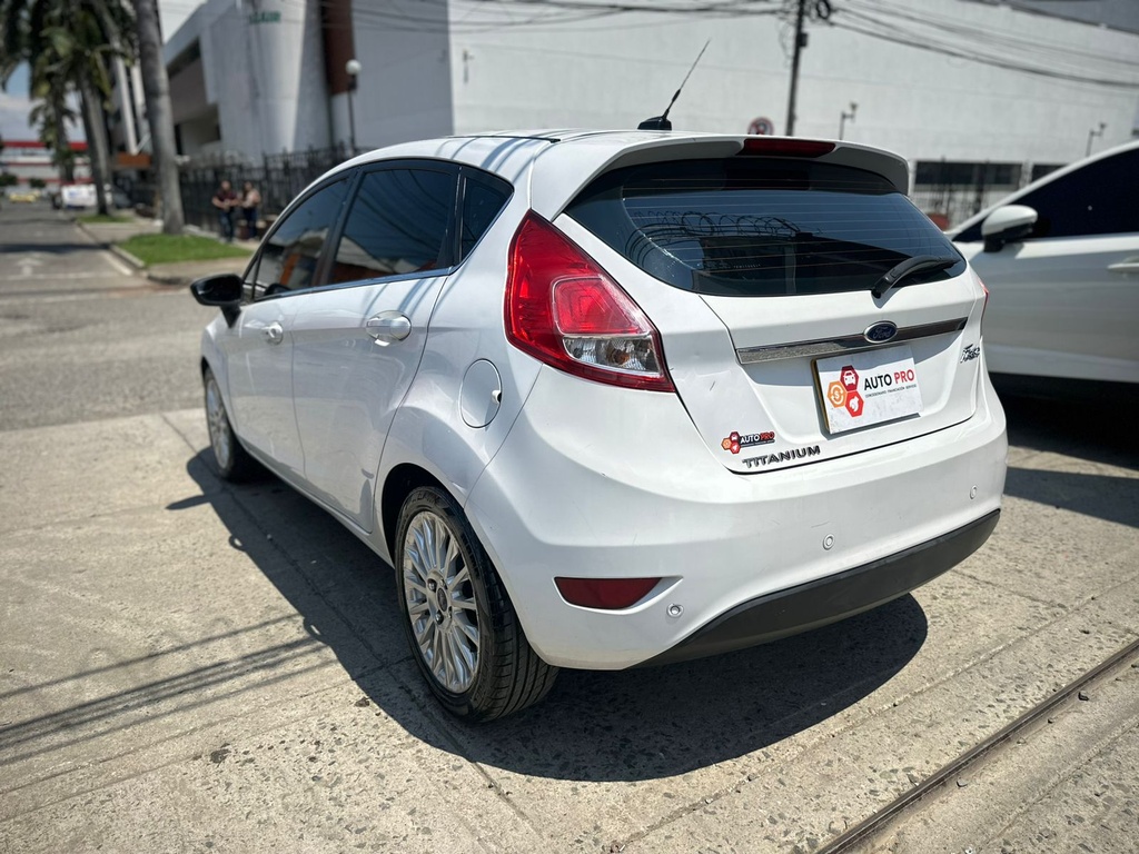 FORD FIESTA HB TITANIUM 2015 AUT