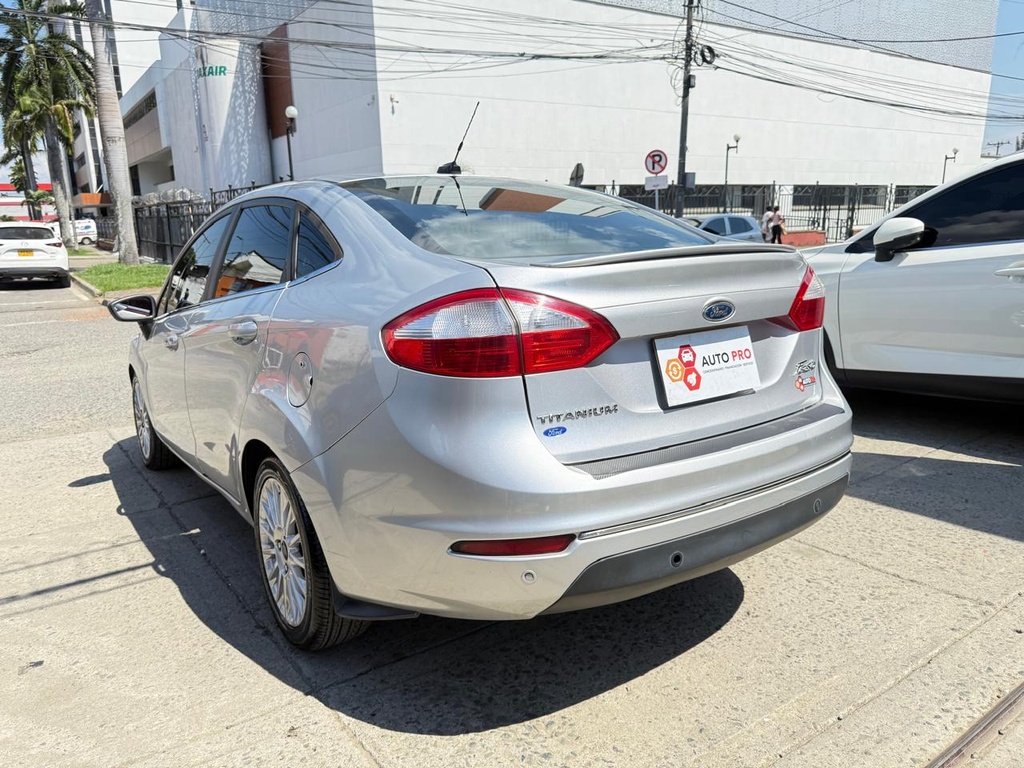 FORD FIESTA SPORTBACK TITANIUM 2015 AUT